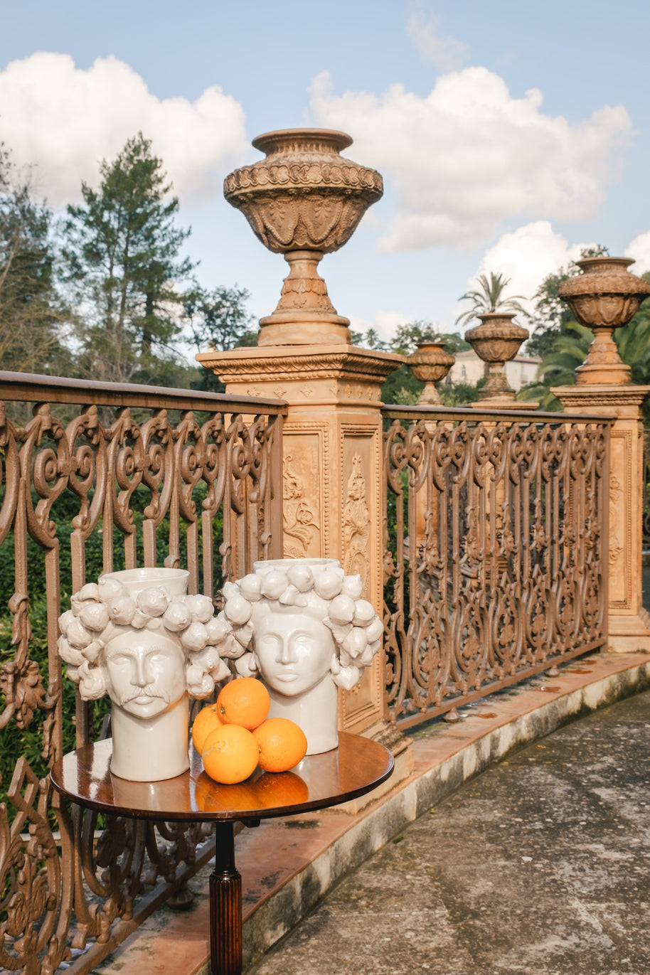 Solimano e Roxelana in giardino • Bianco dei Peloritani - Crita Ceramiche di Caltagirone