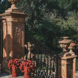 Solimano e Roxelana in giardino • Mosto di Casteldaccia - Crita Ceramiche di Caltagirone